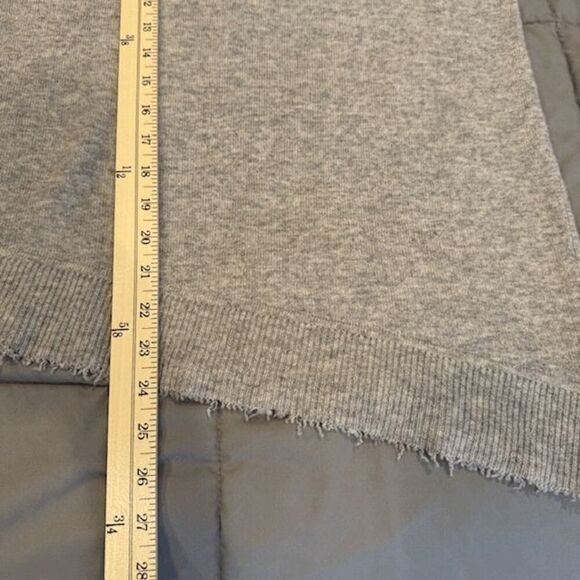 Intermix Wool Cashmere Blend Light Gray Sweater Asymmetric Fray Hem Size Small - Picture 9 of 11